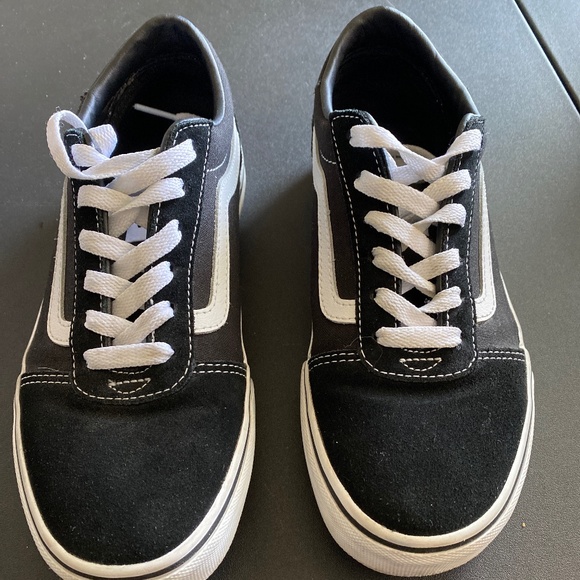 Vans Youth Size 5 or Womens Size 6.5 - Picture 1 of 3